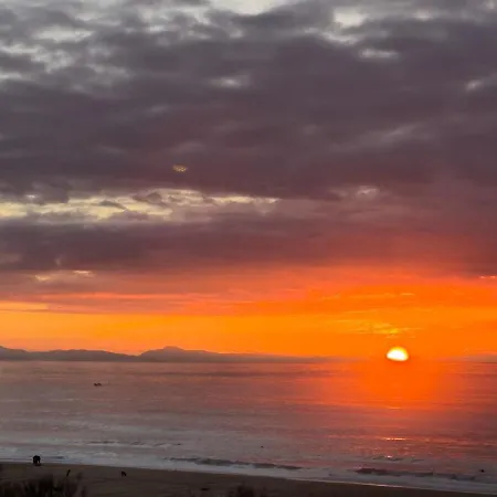 Apartment Family Beachfront With Ocean Views