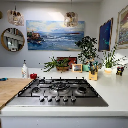 Family Beachfront With Ocean Views Apartment *