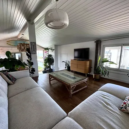 Family Beachfront With Ocean Views *